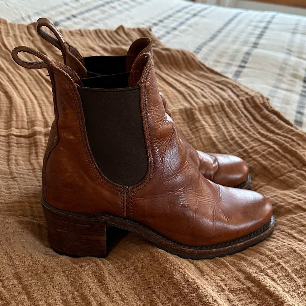 Frye Sabrina Chelsea Brown Women’s size 10 - NEW!